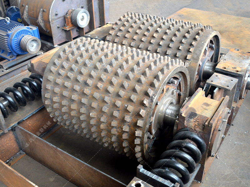 為何越來越多的礦山選擇雙齒輥而非顎式破碎機(jī)？這3點(diǎn)很關(guān)鍵！